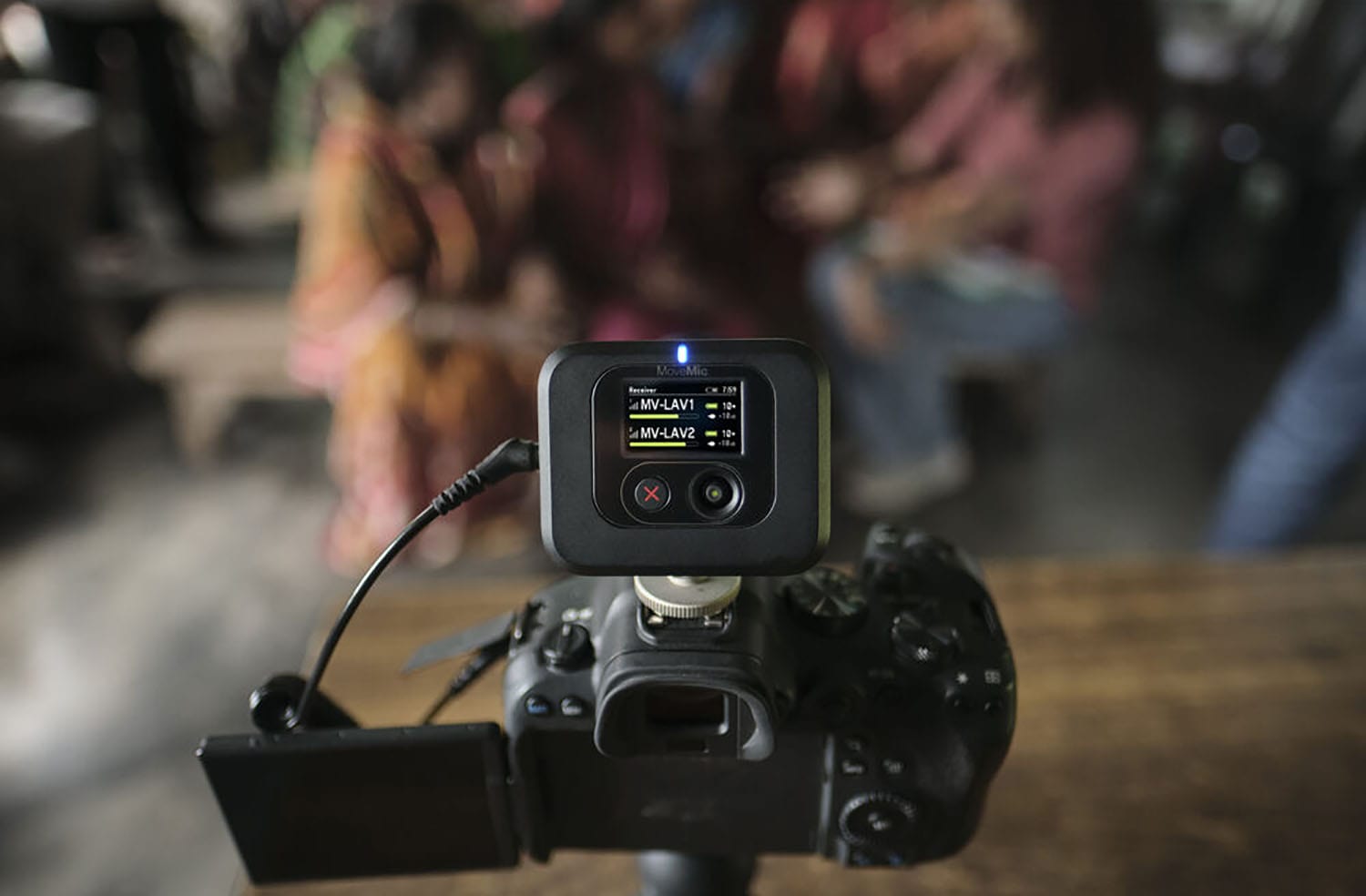 Shure MV-R-Z7 MoveMic Plug-in Wireless Microphone Receiver with Camera Shoe Mount - Capture Clear Audio Everywhere