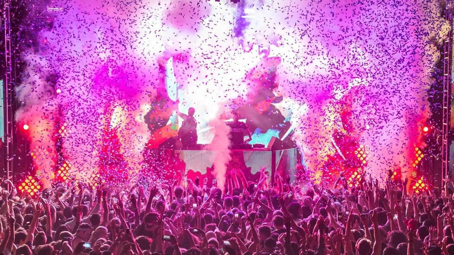 Chauvet Geyser P5: Colorful, Safe & Dynamic Fog Machine with FX Light