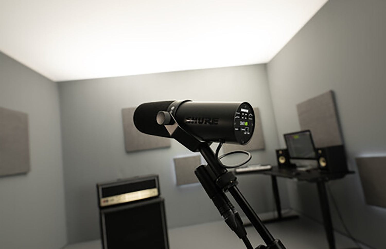 Shure SM7DB: The Ultimate Dynamic Vocal Microphone with Built-in Preamp