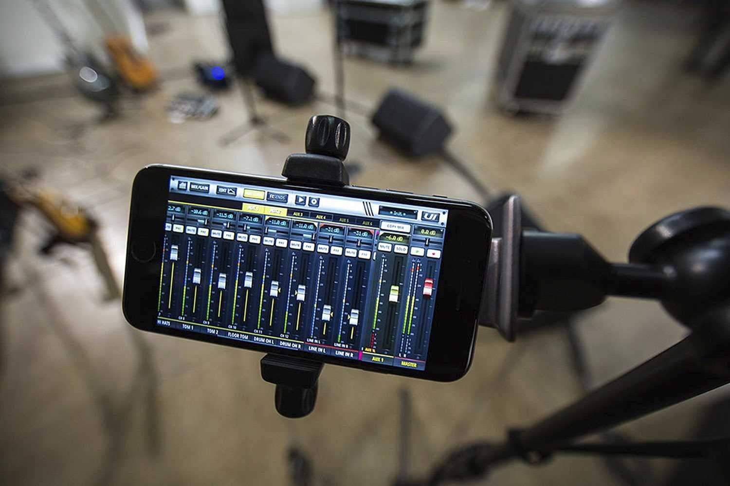 Soundcraft Ui24R - The Ultimate Rackmount Digital Mixer