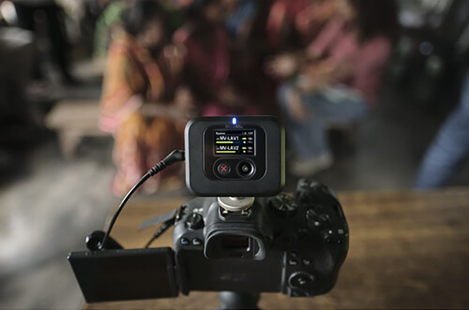Shure MV-R-Z7 MoveMic Plug-in Wireless Microphone Receiver with Camera Shoe Mount - Capture Clear Audio Everywhere